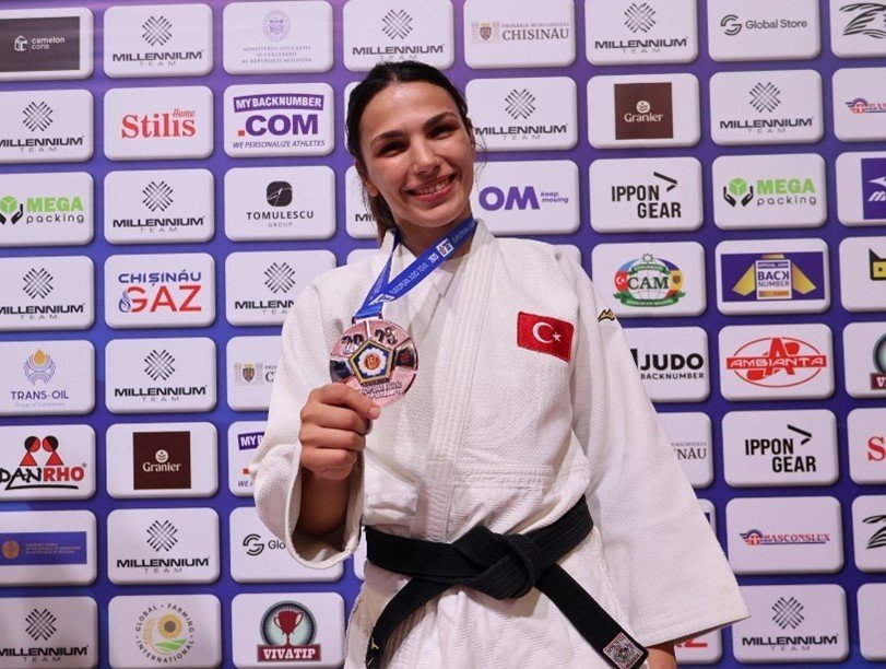 beun-spor-bilimleri-fakultesi-ogrencisi-vandemirden-avrupa-ucunculugu