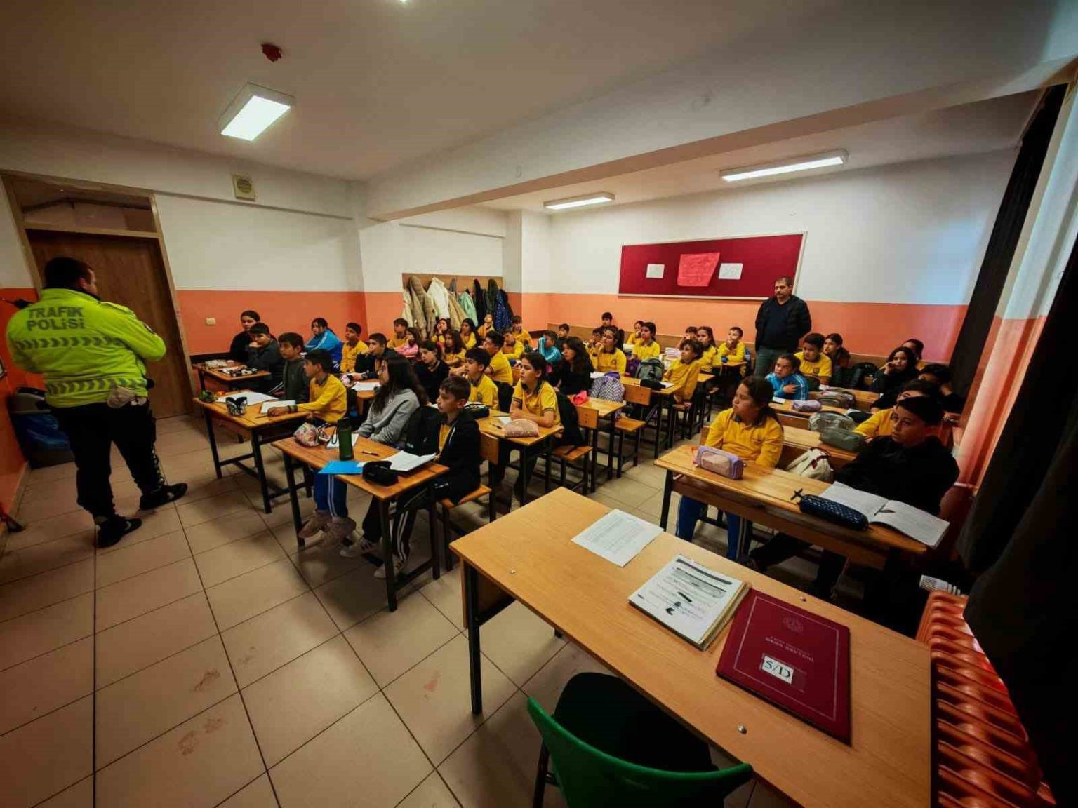 beypazarinda-okullarda-trafik-ve-yaya-guvenligi-egitimi