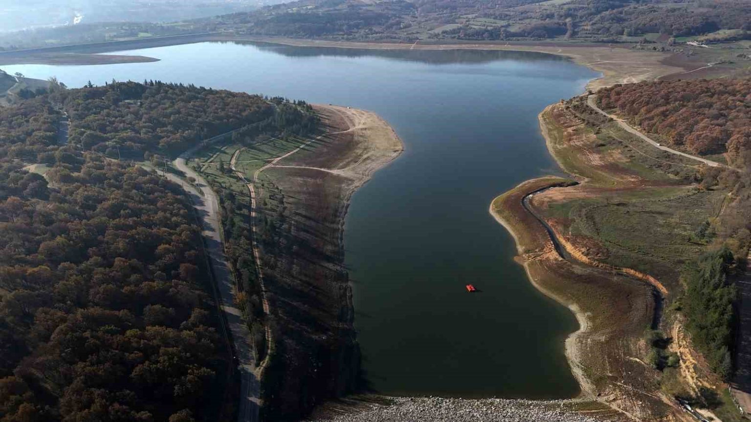 bolunun-icme-ve-kullanma-suyunu-karsilayan-gole-son-yagislar-etki-etti