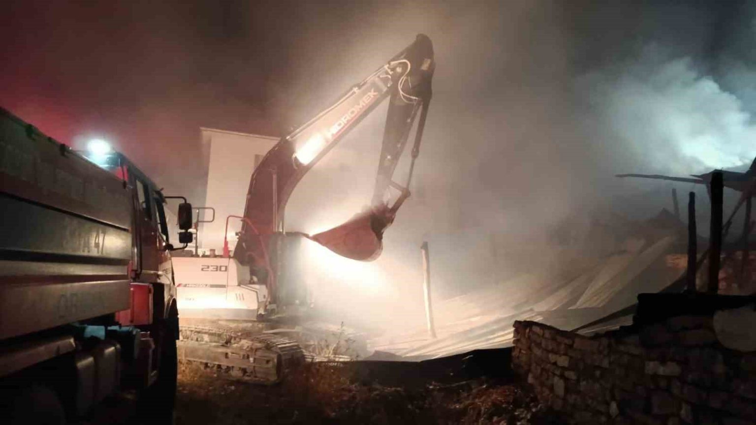 burdurda-alev-alev-yanan-ev-kullanilamaz-hale-geldi