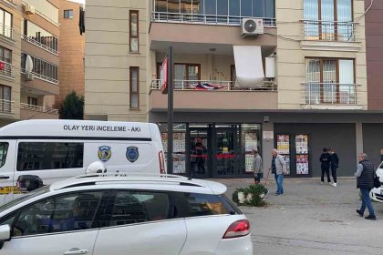 bursada-eski-esini-calistigi-markette-bicakladi