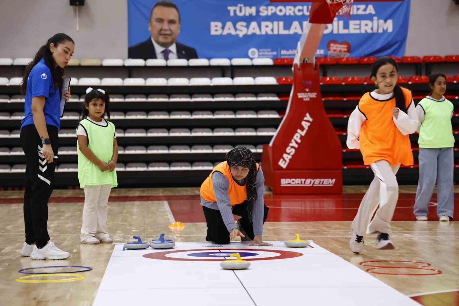 buyuksehir-kiz-cocuklarini-floor-curling-sporu-ile-tanistirdi