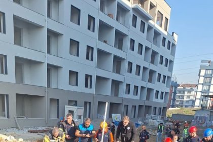 cayirovada-insaat-alaninda-toprak-altinda-kalan-1-isci-kurtarildi