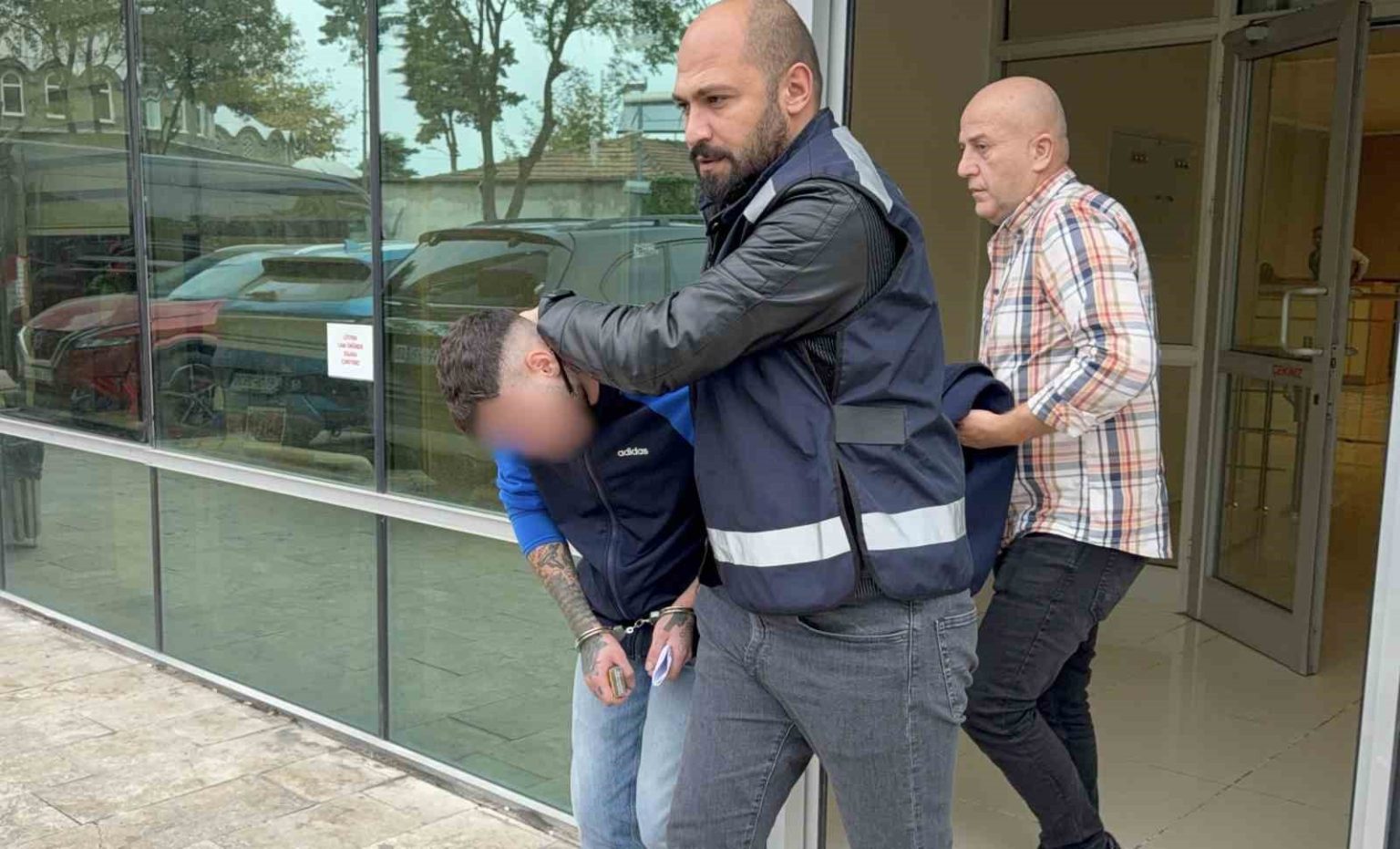 cezaevi-ziyaretinden-donen-arkadasini-bicaklayan-sahis-tutuklandi