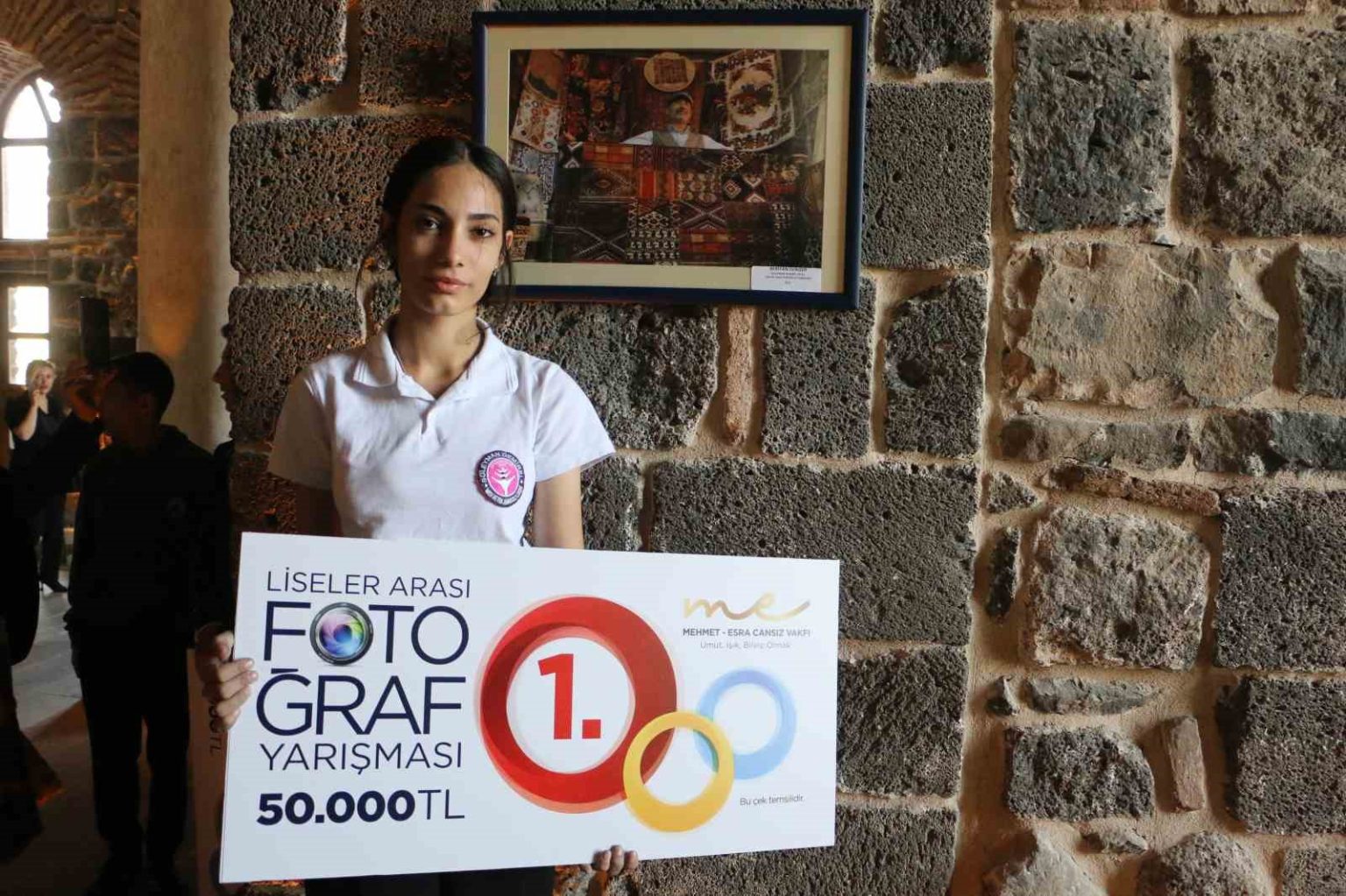 diyarbakirda-sanatla-bulusan-genc-yetenekler-odullerini-aldi