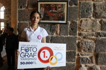 diyarbakirda-sanatla-bulusan-genc-yetenekler-odullerini-aldi