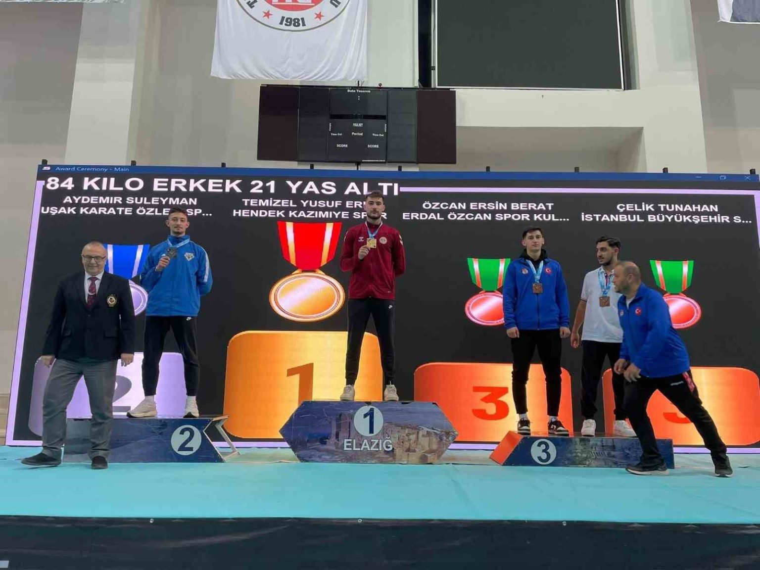 duzce-universitesi-ogrencisi-altin-madalyanin-sahibi-oldu