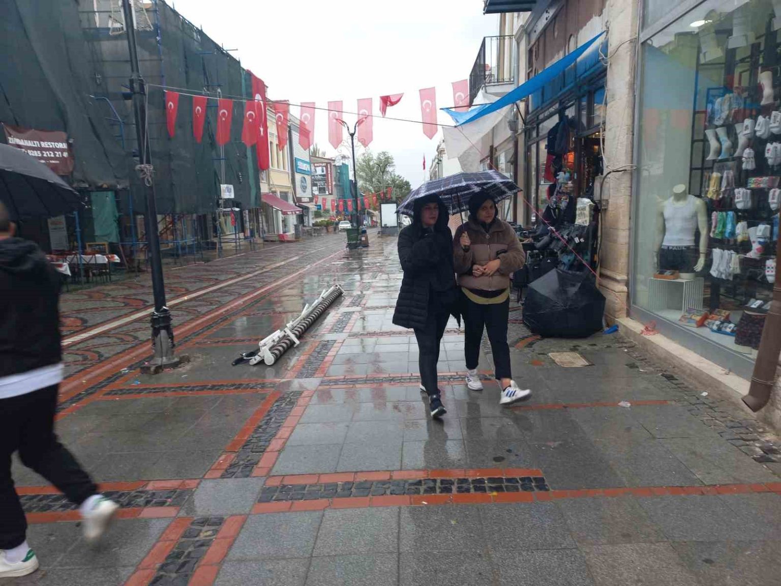 edirnede-beklenen-yagmur-basladi