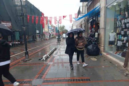 edirnede-beklenen-yagmur-basladi