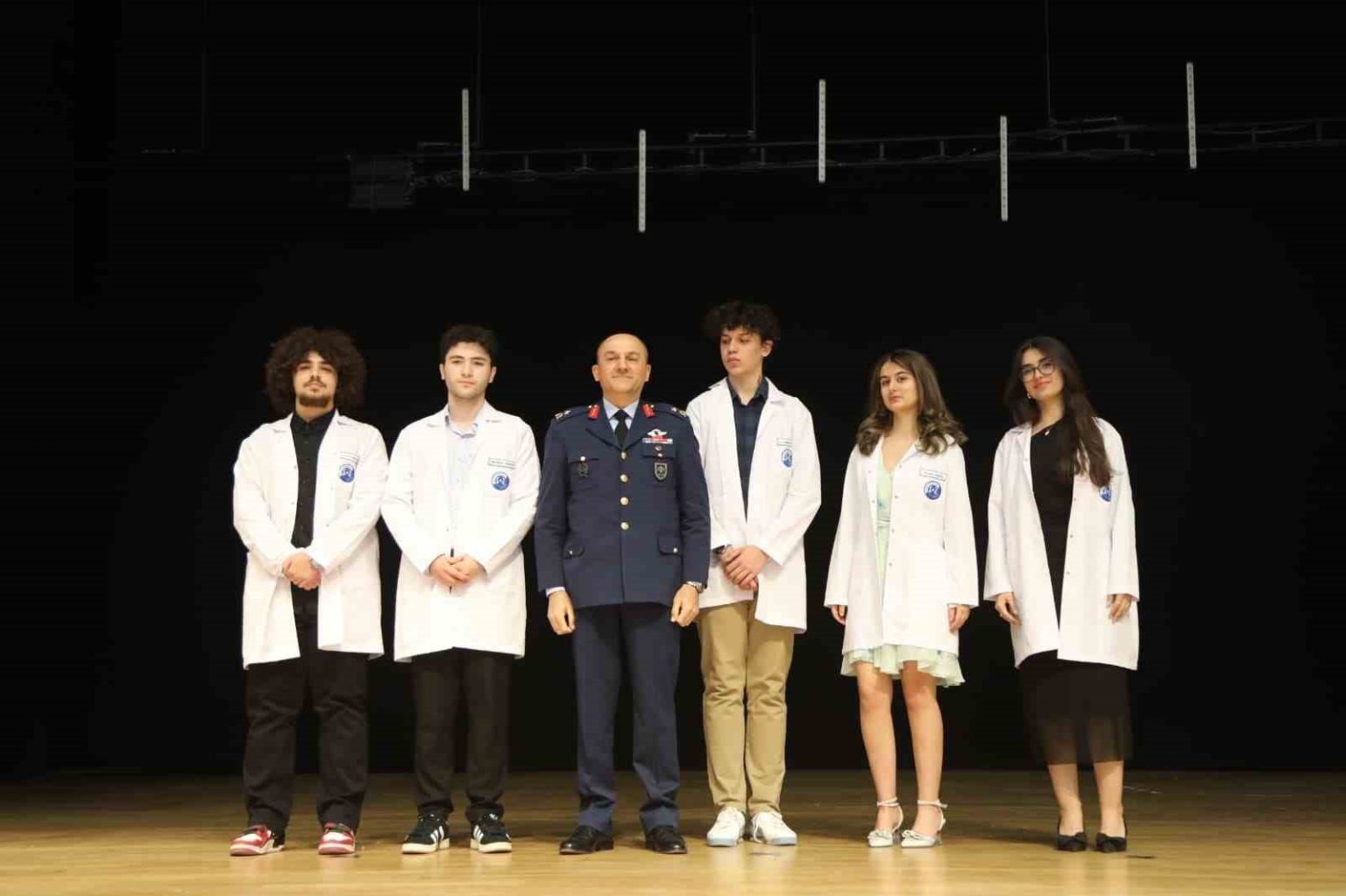 eru-tip-fakultesinde-donem-1-ogrencileri-torenle-onluk-giydi