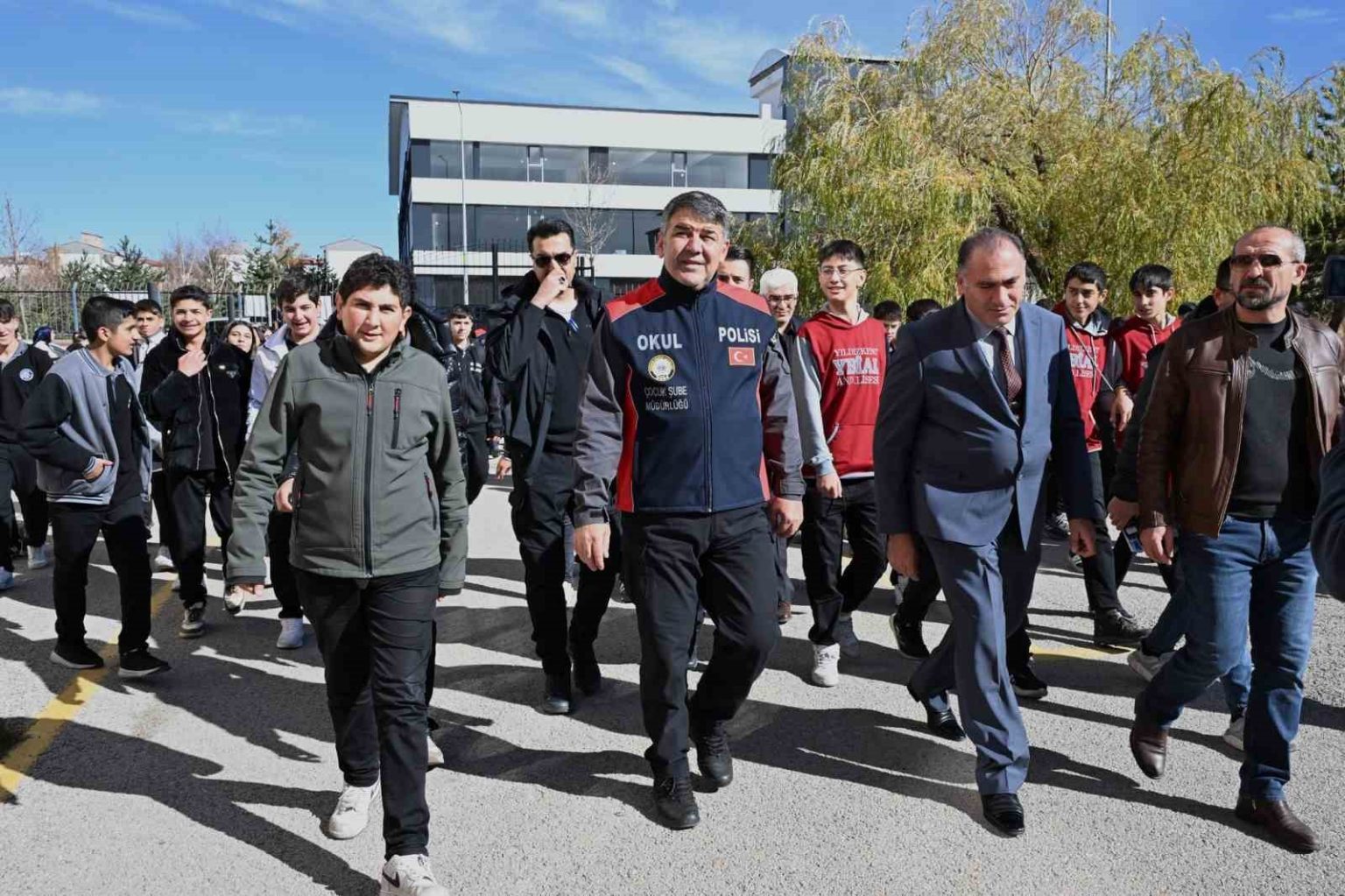 erzurumda-her-okul-bir-polise-zimmetli