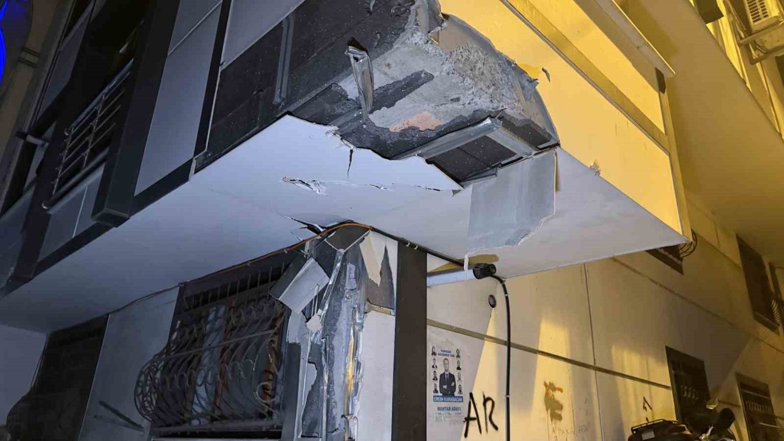 eyupsultanda-sokaga-dalan-vinc-dehset-sacti-mahalleli-sokaga-dokuldu