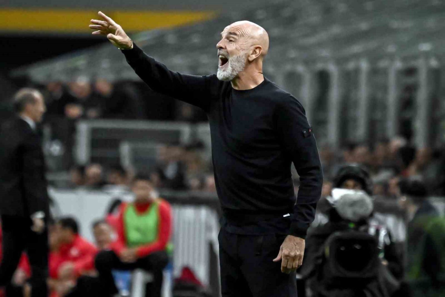 fiorentina-stefano-pioli-ile-yollarini-ayirdi
