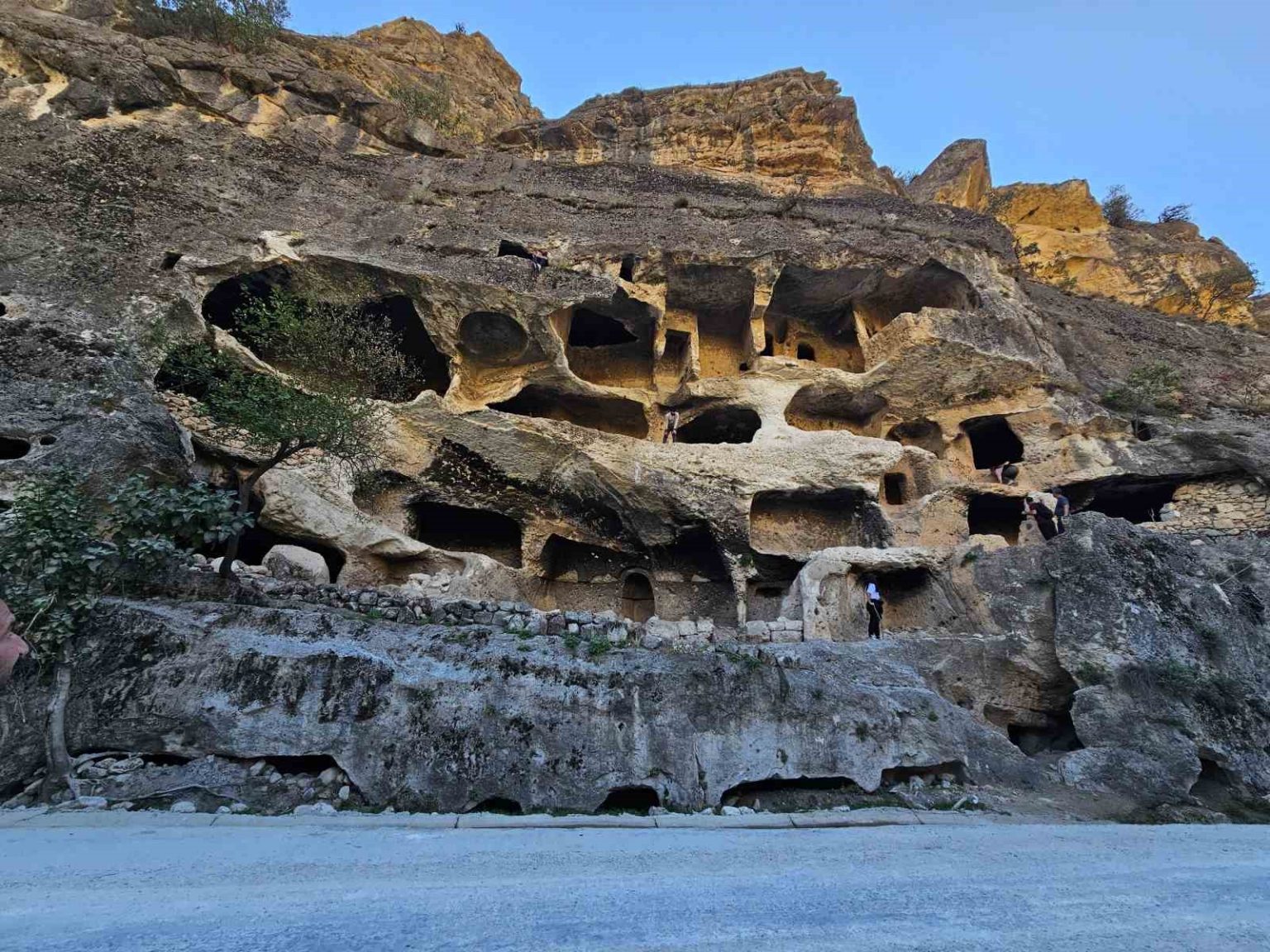 gabar-dagindaki-sakli-cennet-7-katli-apartman-magarasi