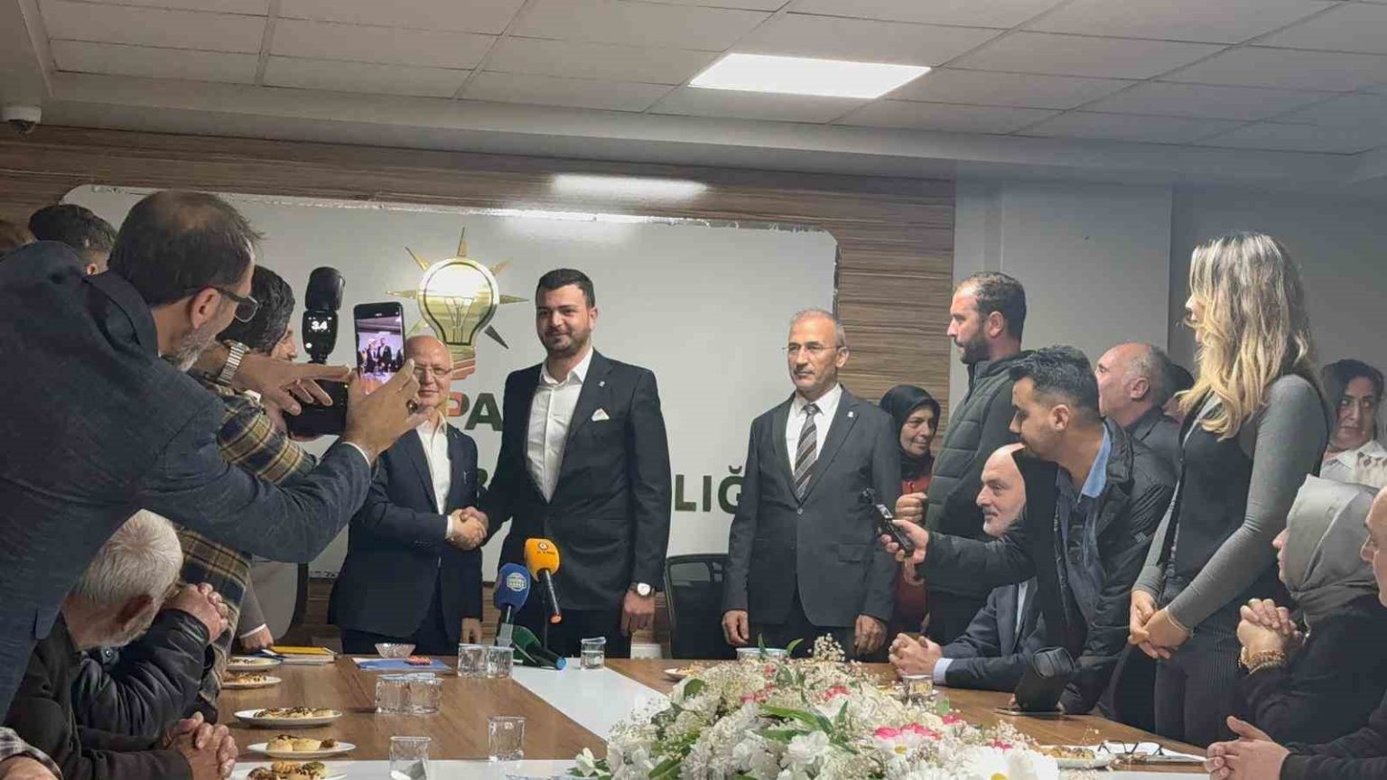 gemlikte-ak-partiye-800-yeni-uye-katildi