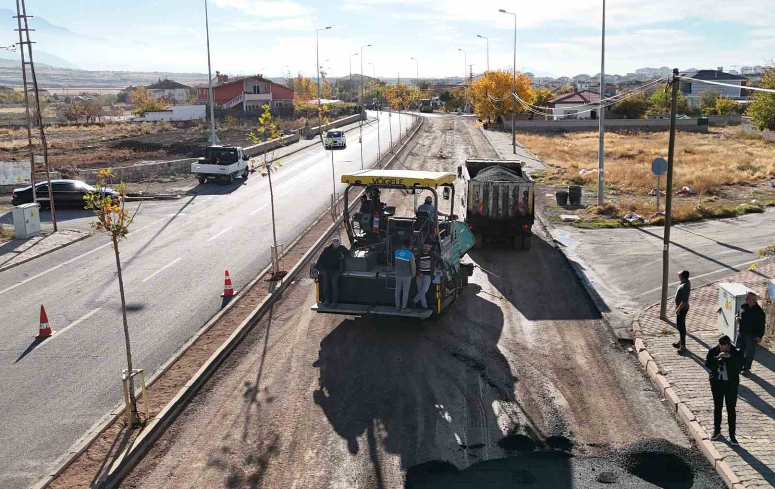 gesi-mimar-sinan-caddesinde-yenileme-calismasi-devam-ediyor