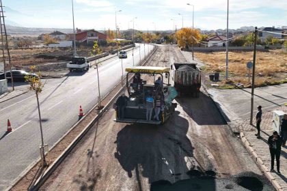 gesi-mimar-sinan-caddesinde-yenileme-calismasi-devam-ediyor