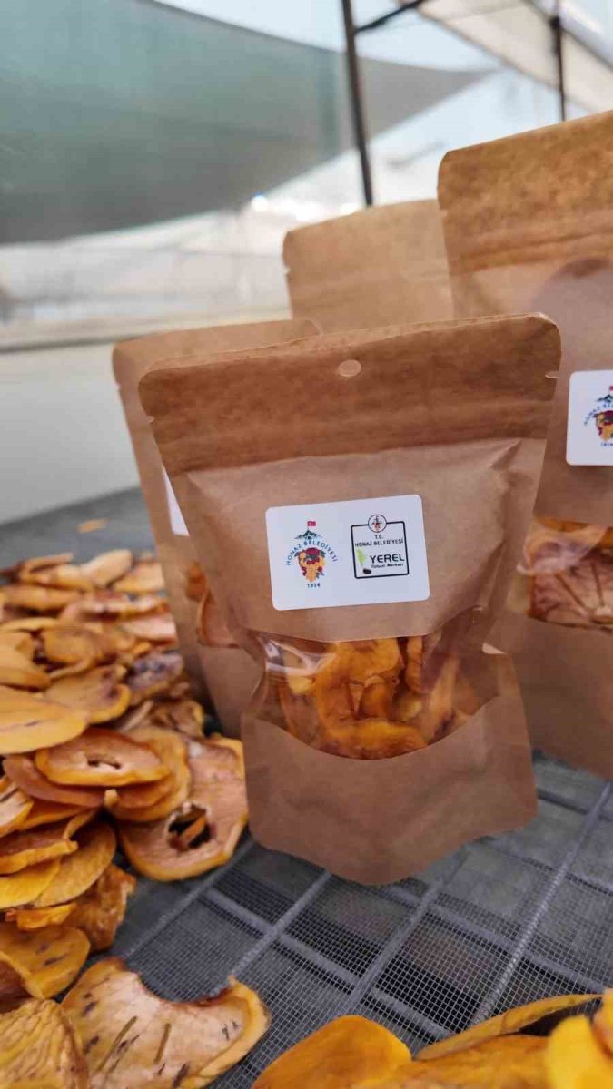 honazin-meshur-cennet-hurmasinin-cips-olarak-sofralara-yolculugu-basladi