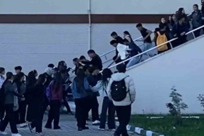 igdirda-eli-sopali-sahislar-okul-basti