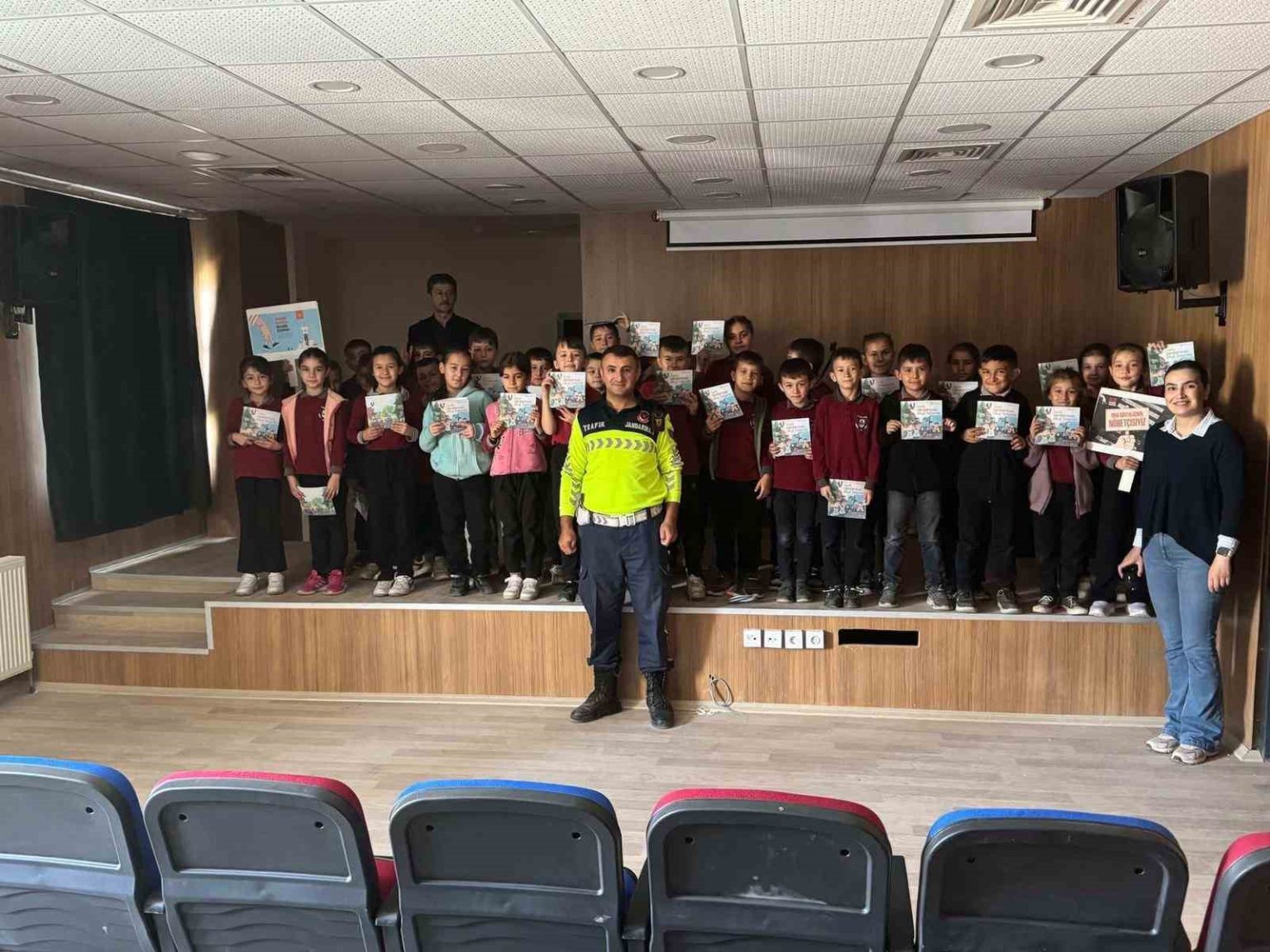 jandarma-trafik-timinden-ogrencilere-egitim