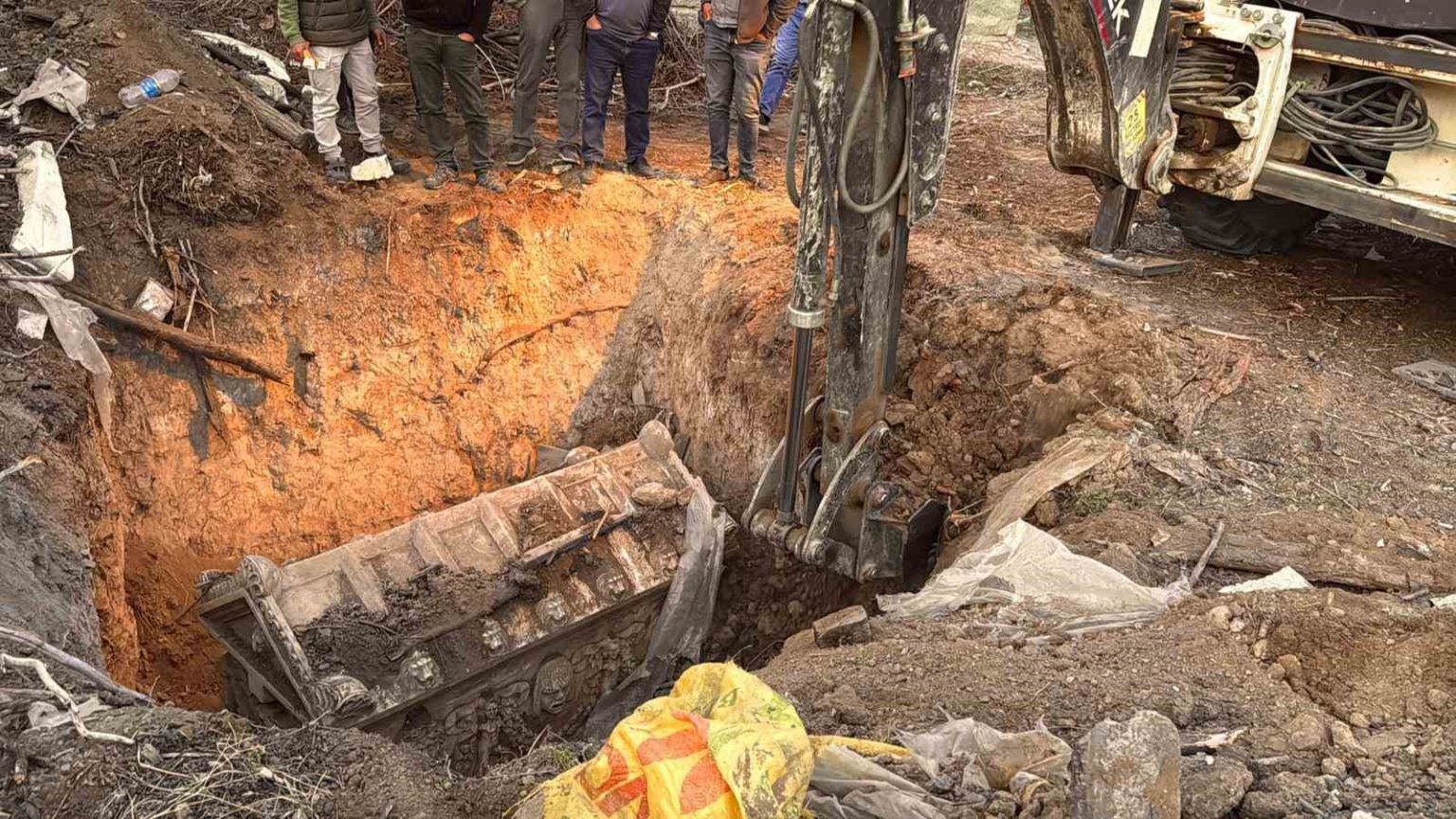 jasat-topraga-gomulu-halde-sahte-lahit-buldu