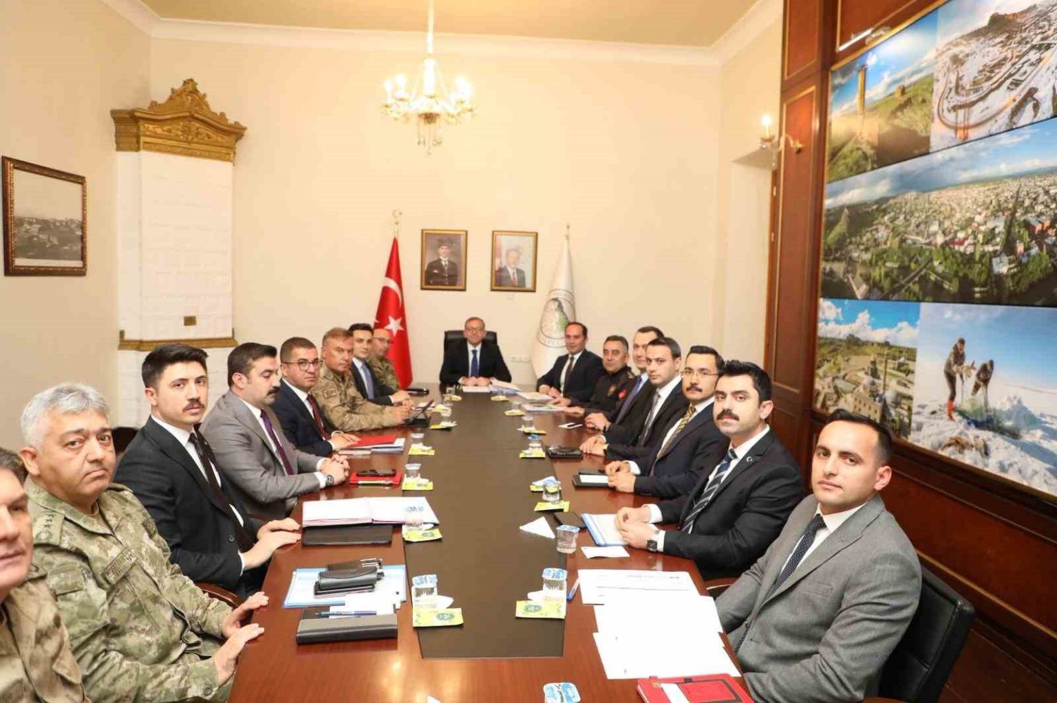 karsta-asayis-ve-guvenlik-toplantisi-yapildi