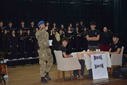 kim-var-sanat-etkinligi-manisalilarla-bulustu