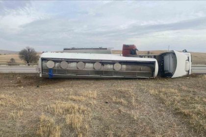 kirikkalede-akaryakit-tankeri-devrildi-1-yarali