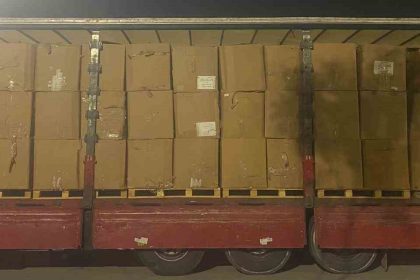 kocaelide-sahte-belgeli-tirda-tonlarca-kacak-tutun-ele-gecirildi