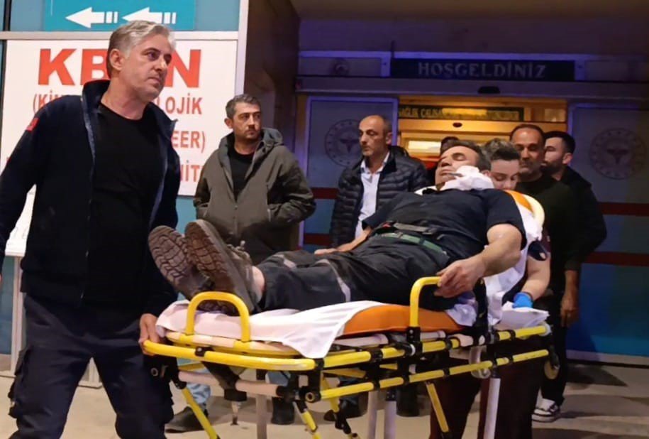 komurleri-indirirken-yuzune-demir-saplandi