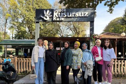 kusursuz-kafe-calisanlariyla-uno-oynadilar