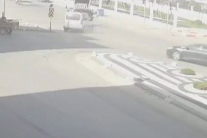 motosiklet-surucusunun-saniyelerle-olumden-dondugu-kaza-kamerada