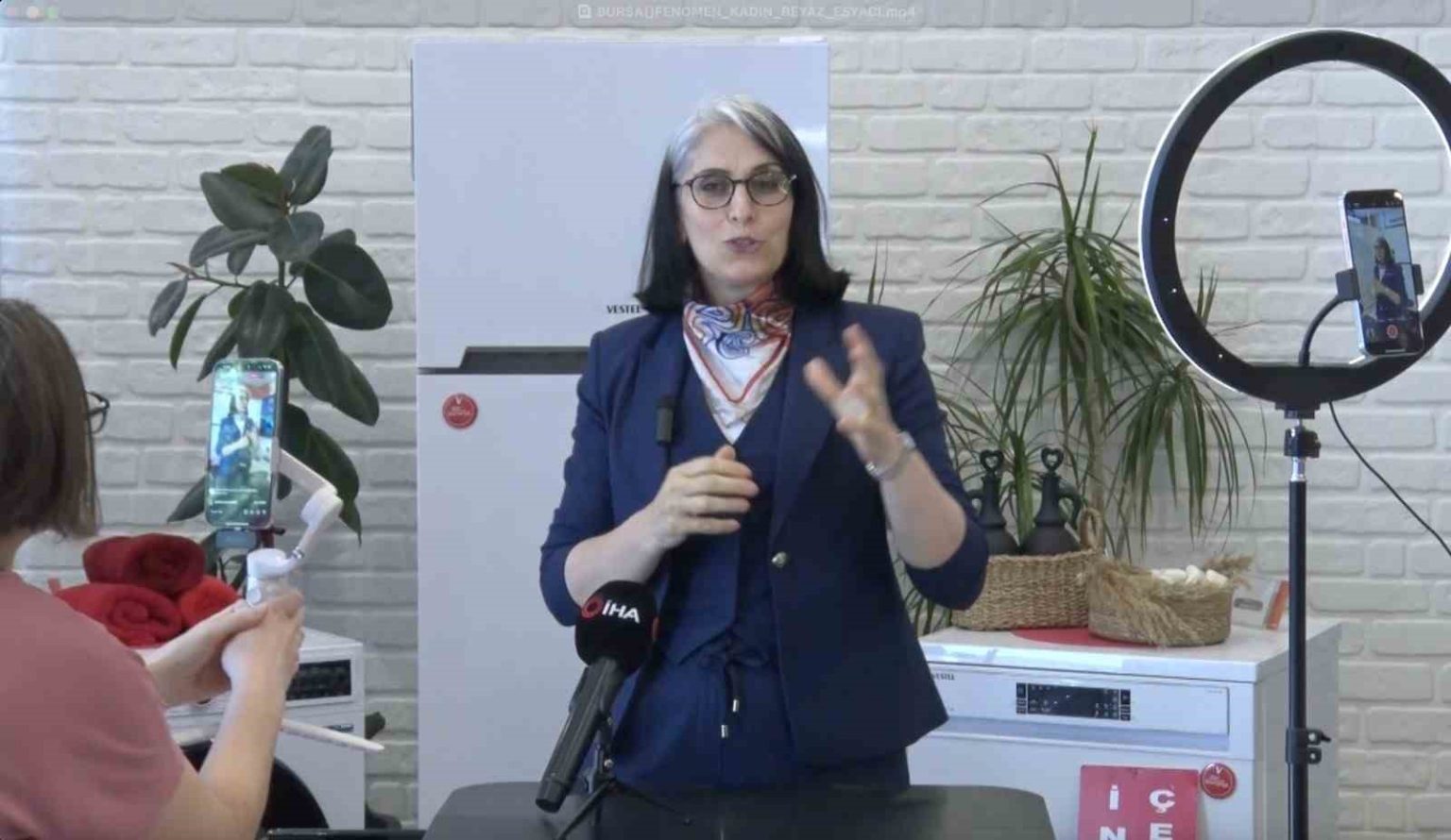 musterileri-adina-kredi-cekti-sikayetler-uzerine-gozaltina-alindi