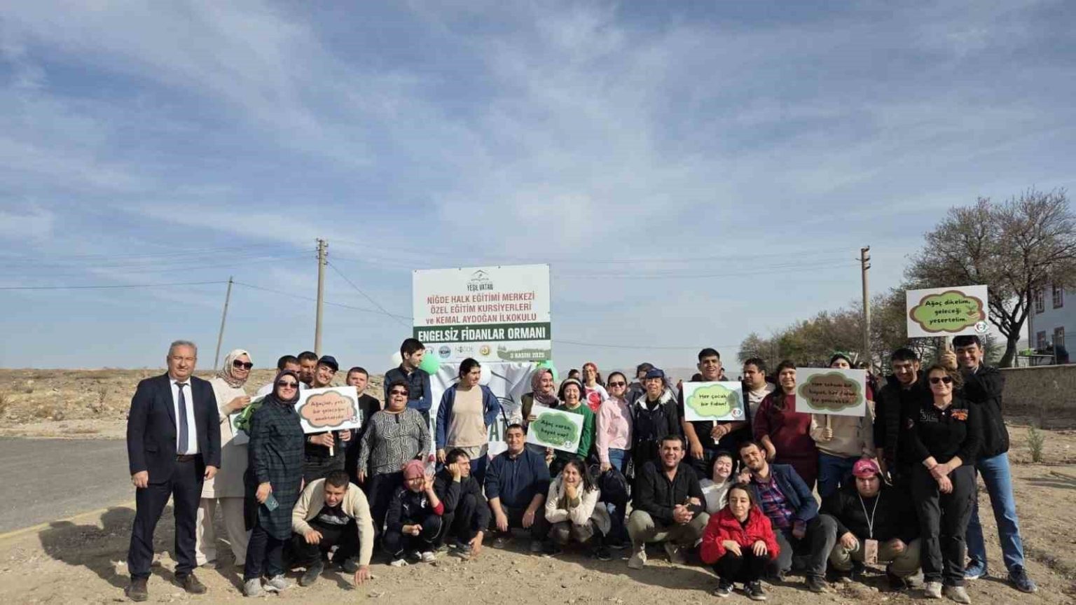 nigdede-fidanlar-toprakla-bulustu