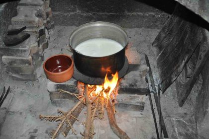 nigdenin-dogal-lezzeti-keci-sutu