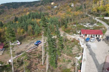 ogluyla-birlikte-kaybolan-kadinin-telefon-sinyalinin-alindigi-bolgede-arama-calismalari-suruyor