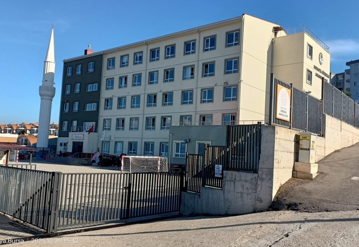 ogrenciler-dersten-cok-nasil-gelip-gidecegini-dusunuyor