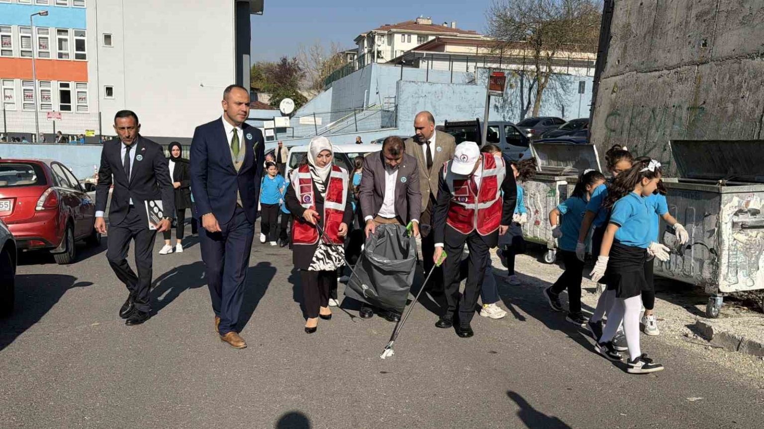 ogrenciler-hem-eglendi-hem-temizlik-yapti