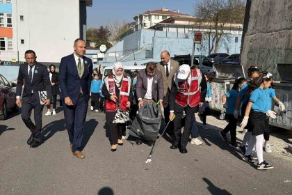 ogrenciler-hem-eglendi-hem-temizlik-yapti