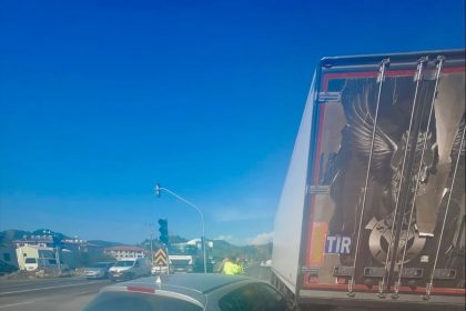 ortaca-hak-kavsaginda-trafik-kazasi-1-yarali