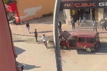 osmaniyede-arac-yandi-esnaf-facianin-onune-gecti