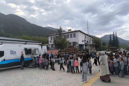 osmaniyede-ogrencilere-sicak-corba-ikrami