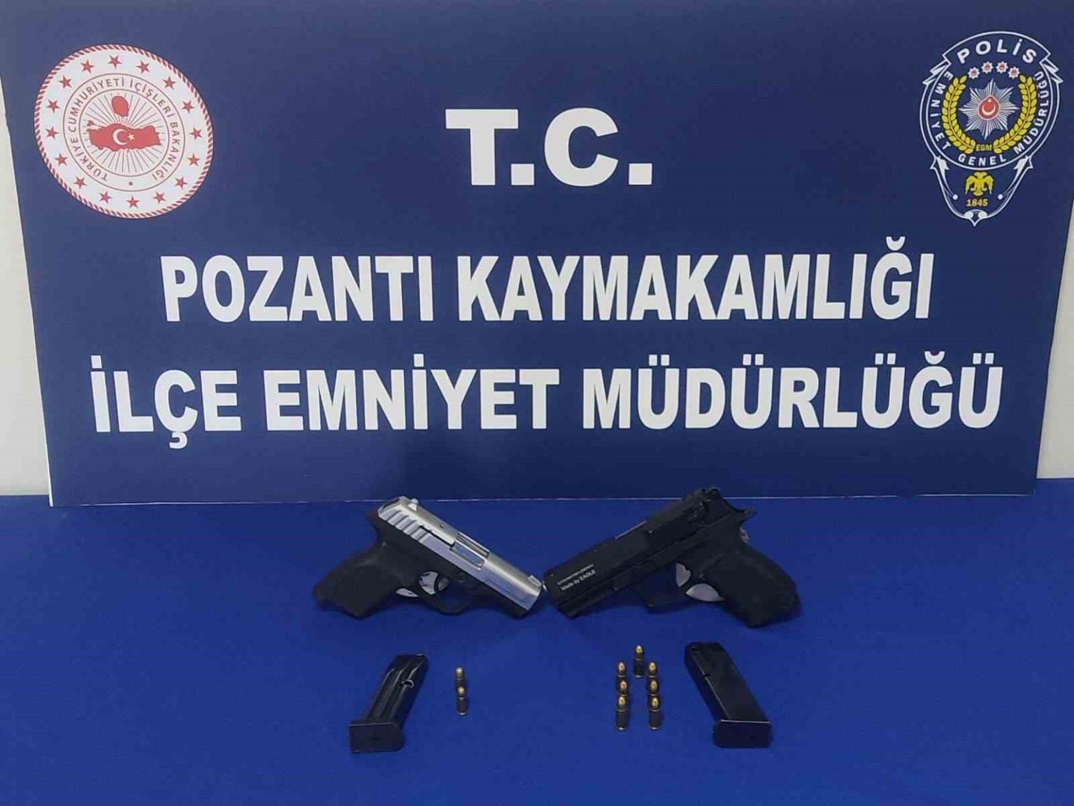 polisin-uygulamasinda-2-tabanca-ele-gecirildi