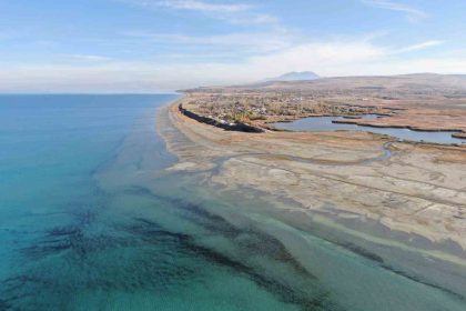 renkli-yazlardan-sessiz-col-manzarasina-van-golunun-8-yillik-degisimi