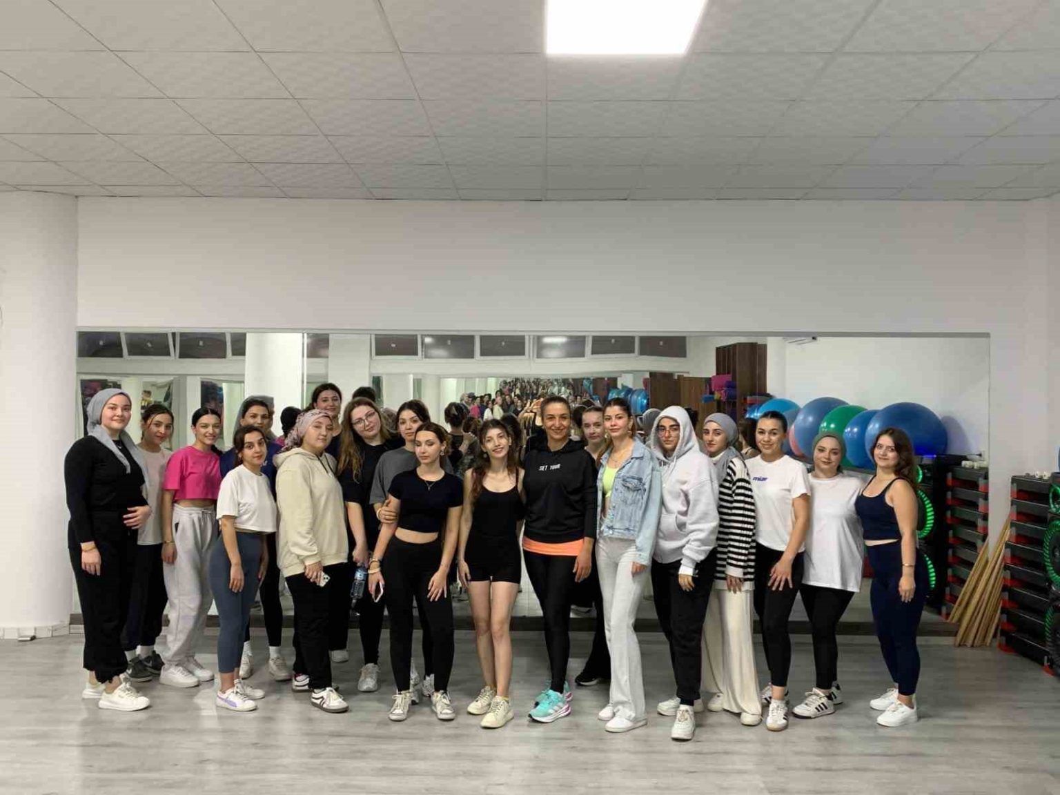 saglikli-yasam-merkezi-ogrencilerin-ilgi-odagi-oldu