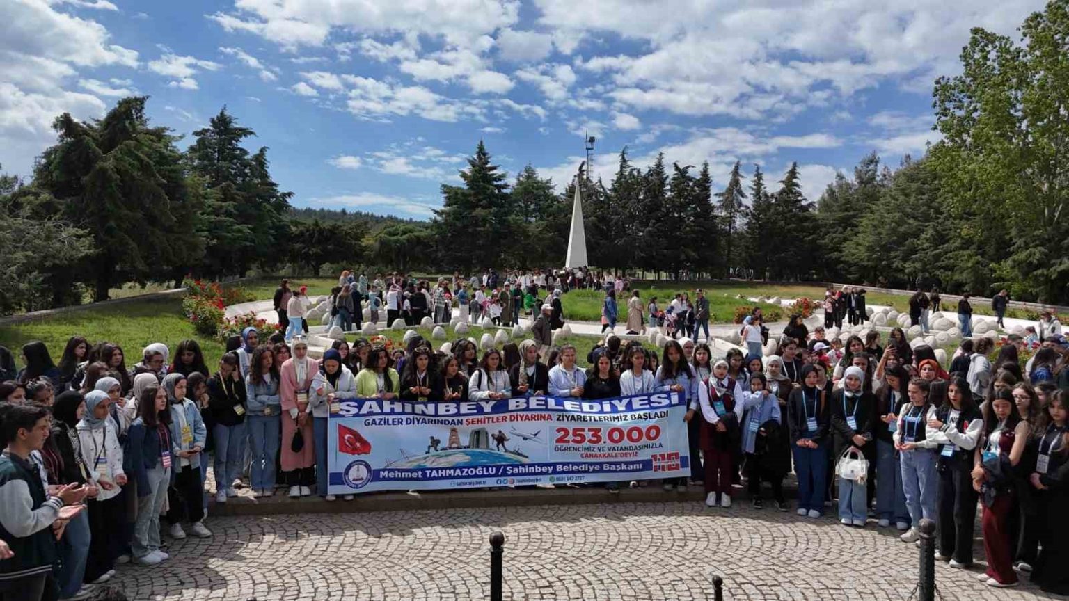 sahinbey-253-bin-gazi-torununu-ozel-ucakla-sehit-topraklarina-ulastirdi