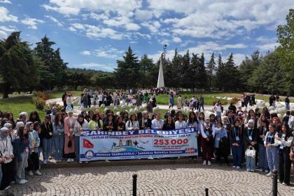 sahinbey-253-bin-gazi-torununu-ozel-ucakla-sehit-topraklarina-ulastirdi