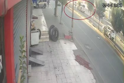 siirtte-aracin-yayaya-carptigi-anlar-guvenlik-kamerasina-yansidi