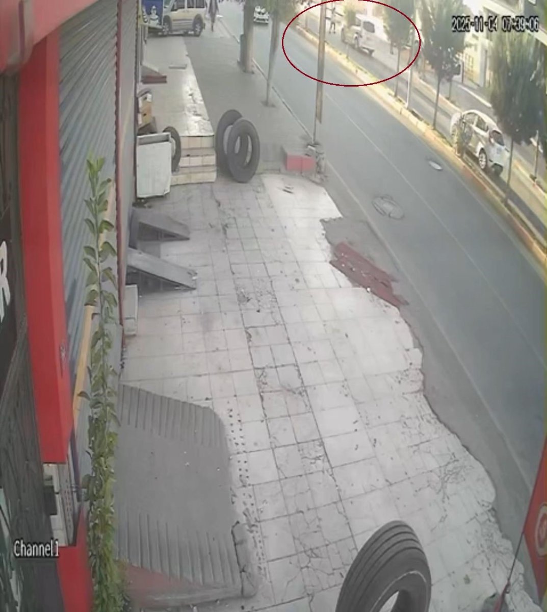 siirtte-aracin-yayaya-carptigi-anlar-guvenlik-kamerasina-yansidi