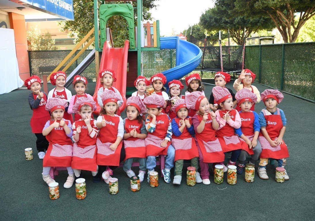 tursular-konyaaltinin-minik-elleriyle-kuruldu